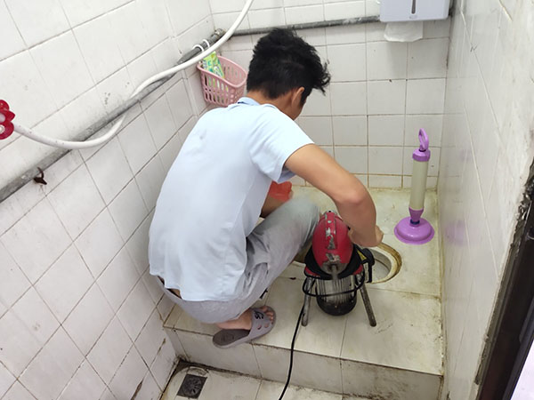 博乐肥皂掉到马桶里把马桶堵住了怎么办？马桶堵住了怎么办