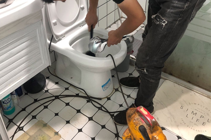 博乐马桶堵塞自己疏通还是找师傅?专业上门服务让你省时更省心