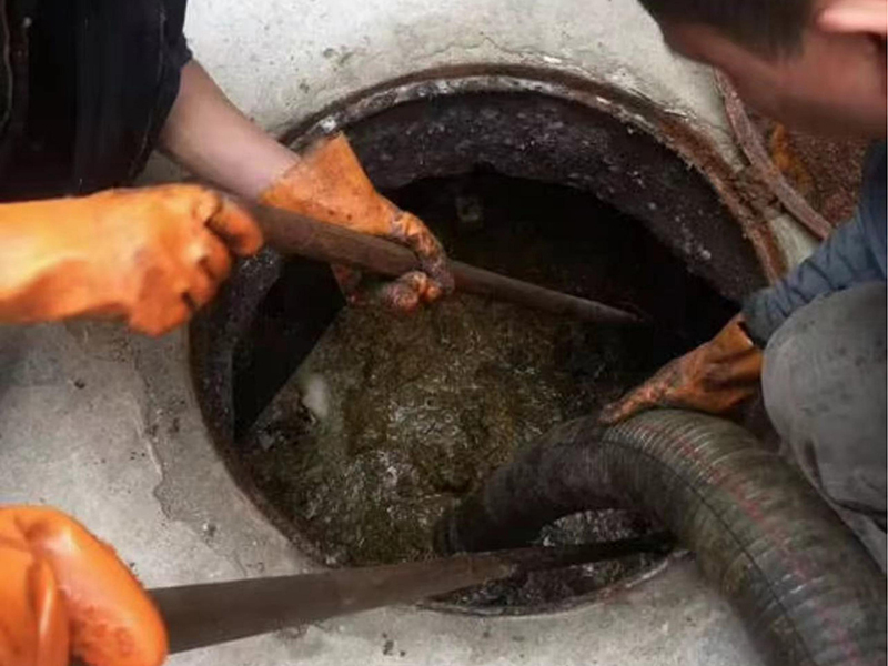 博乐清理化粪池时如何避免沼气的危害?